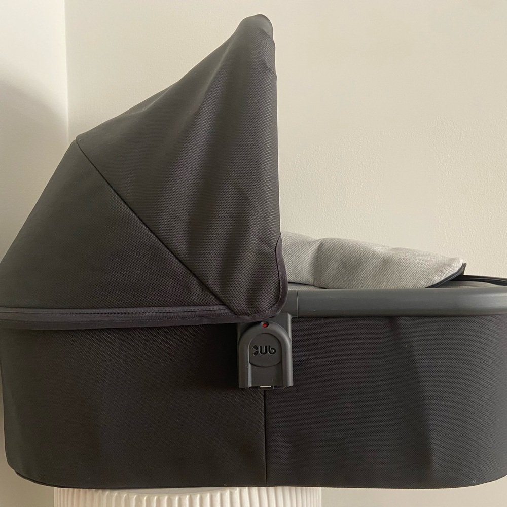 UPPAbaby bassinet in Jake Charcoal